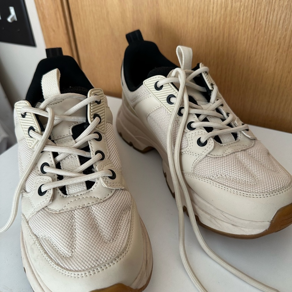 Zara Sneakers 7.5